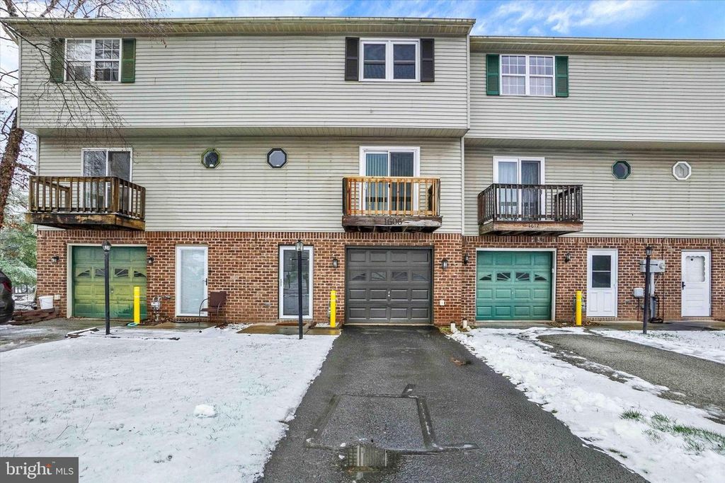 1606 CONDOR LN, Dover, PA 17315