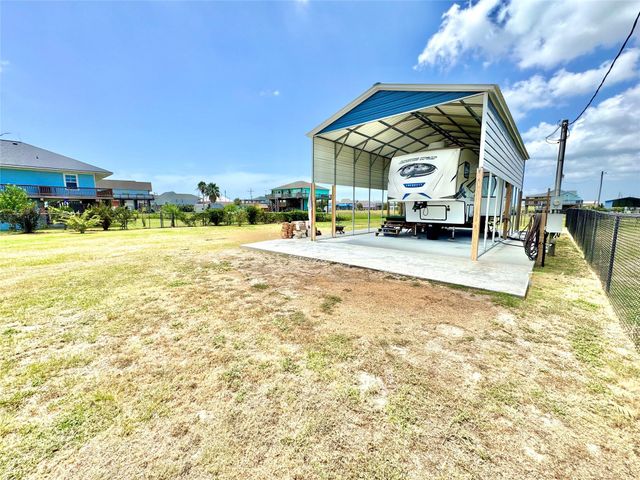 915 W Verdia Drive, Crystal Beach, TX 77650