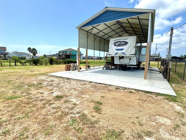 915 W Verdia Drive, Crystal Beach, TX 77650