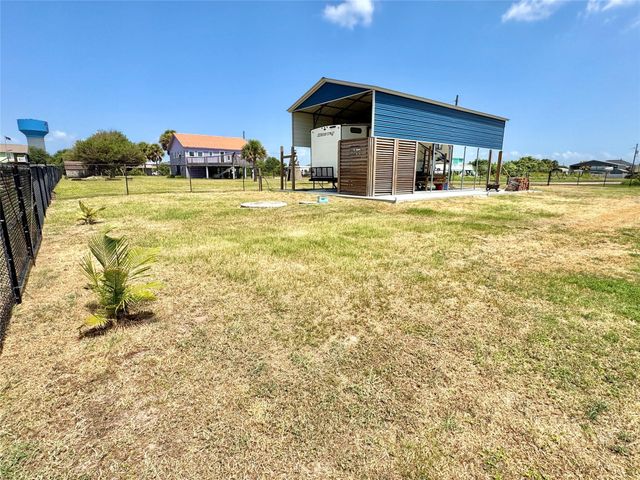 915 W Verdia Drive, Crystal Beach, TX 77650