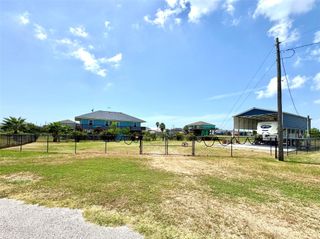 915 W Verdia Drive, Crystal Beach, TX 77650