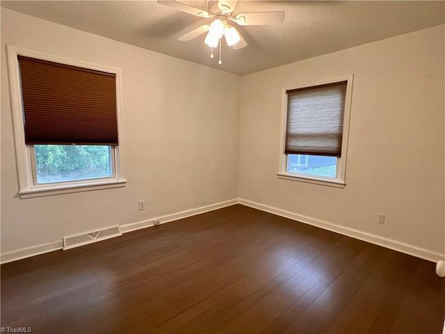 1521 N OHenry Boulevard, Greensboro, NC 27405