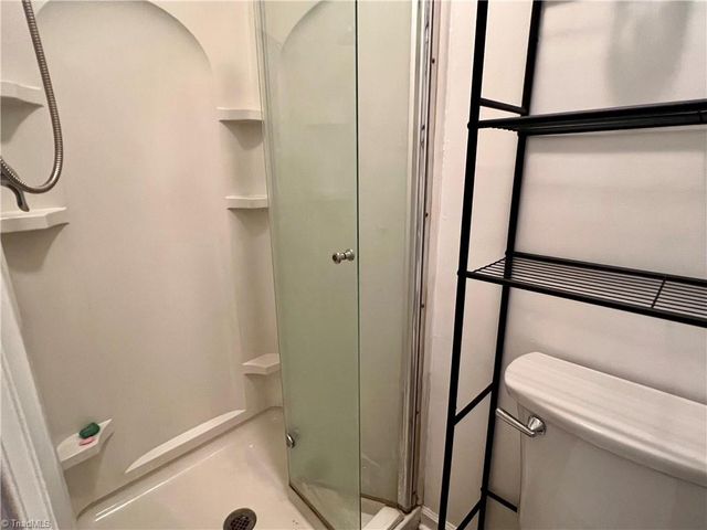 1521 N OHenry Boulevard, Greensboro, NC 27405