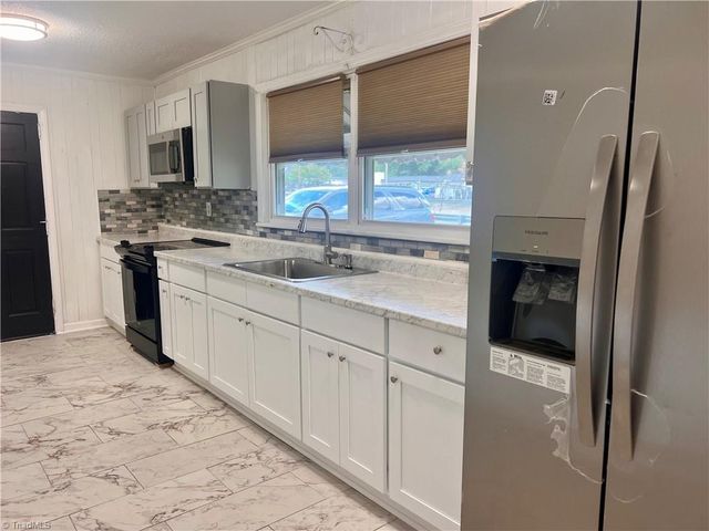 1521 N OHenry Boulevard, Greensboro, NC 27405