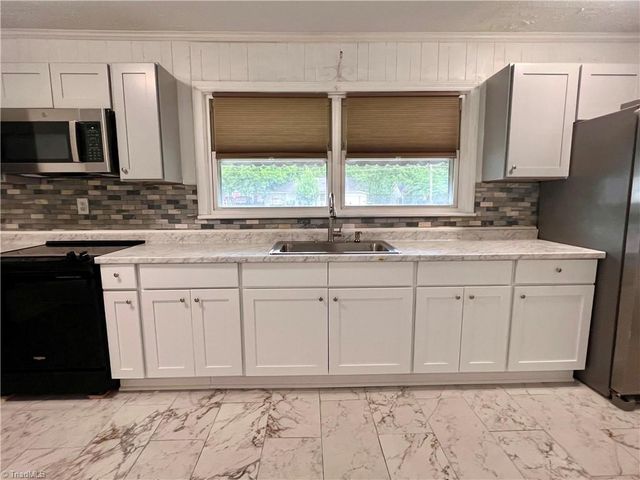 1521 N OHenry Boulevard, Greensboro, NC 27405