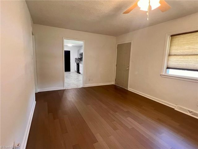 1521 N OHenry Boulevard, Greensboro, NC 27405