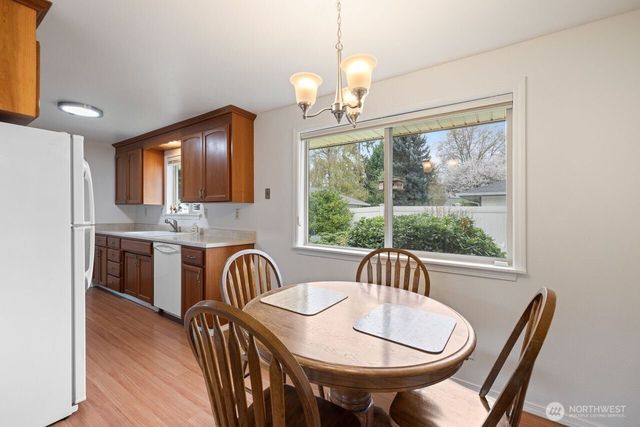 1127 12th Avenue SE, Puyallup, WA 98372