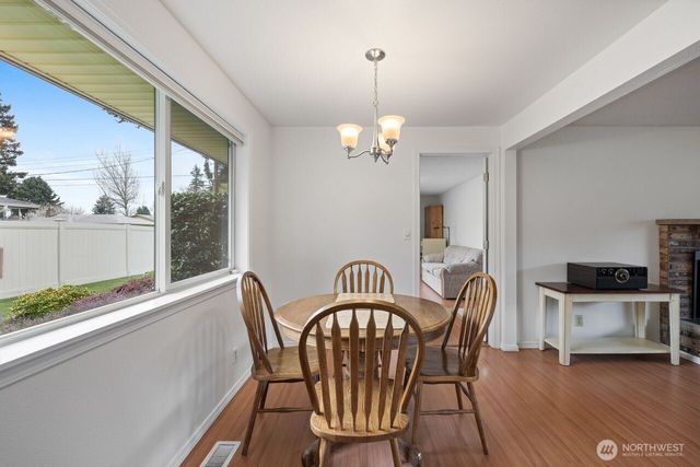 1127 12th Avenue SE, Puyallup, WA 98372