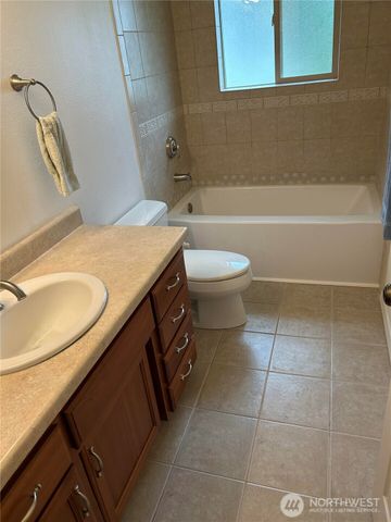 1127 12th Avenue SE, Puyallup, WA 98372