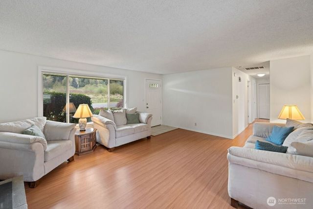 1127 12th Avenue SE, Puyallup, WA 98372