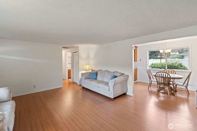 1127 12th Avenue SE, Puyallup, WA 98372