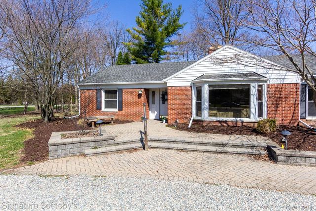 21890 Hampton Street, Beverly Hills Village, MI 48025