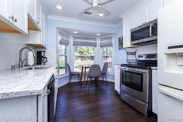 21890 Hampton Street, Beverly Hills Village, MI 48025