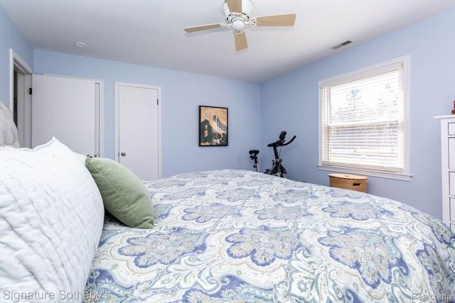 21890 Hampton Street, Beverly Hills Village, MI 48025