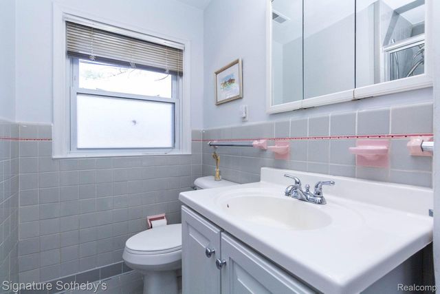 21890 Hampton Street, Beverly Hills Village, MI 48025