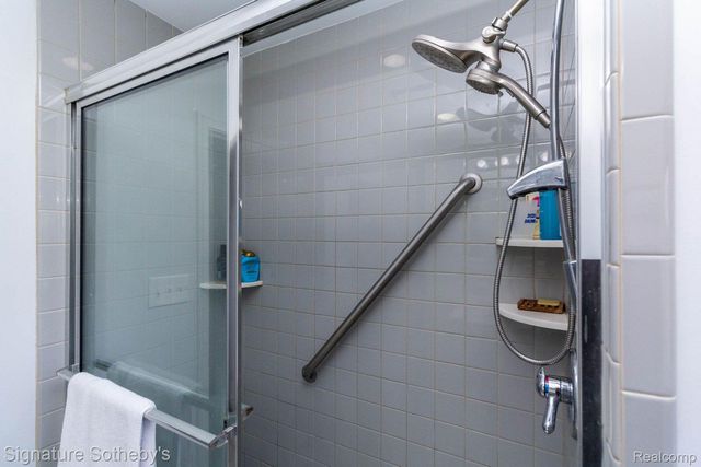 21890 Hampton Street, Beverly Hills Village, MI 48025