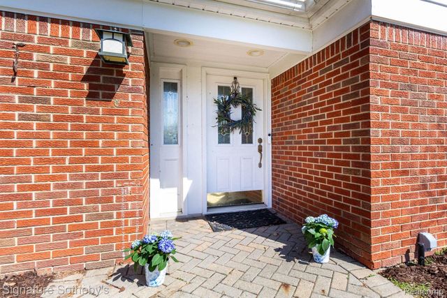 21890 Hampton Street, Beverly Hills Village, MI 48025