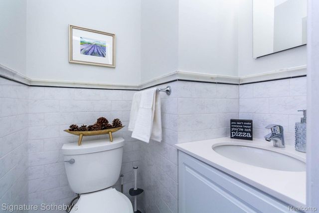 21890 Hampton Street, Beverly Hills Village, MI 48025