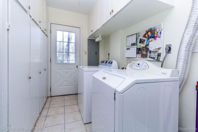 21890 Hampton Street, Beverly Hills Village, MI 48025