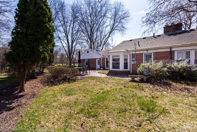 21890 Hampton Street, Beverly Hills Village, MI 48025