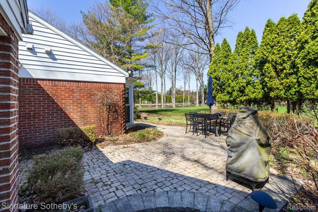 21890 Hampton Street, Beverly Hills Village, MI 48025