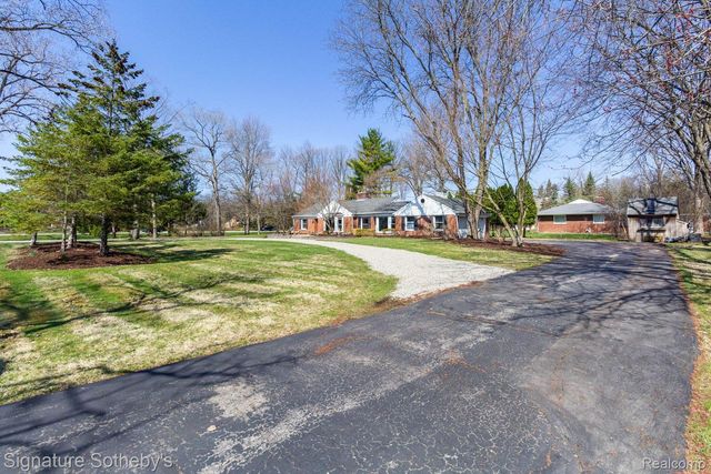 21890 Hampton Street, Beverly Hills Village, MI 48025