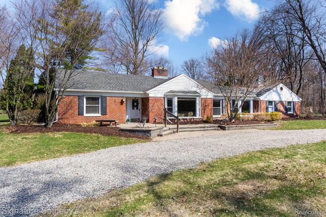 21890 Hampton Street, Beverly Hills Village, MI 48025