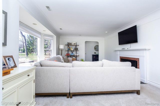 21890 Hampton Street, Beverly Hills Village, MI 48025