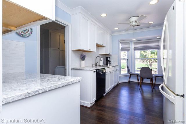 21890 Hampton Street, Beverly Hills Village, MI 48025