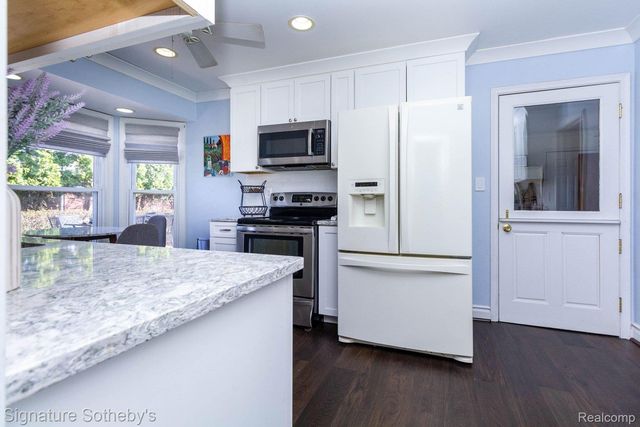 21890 Hampton Street, Beverly Hills Village, MI 48025