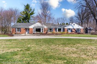 21890 Hampton Street, Beverly Hills Village, MI 48025