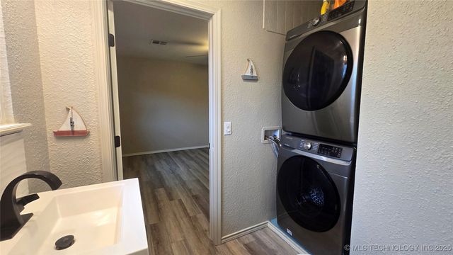 293 Kiamichi, Eufaula, OK 74432