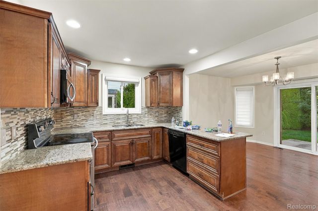 50576 Commons Drive, Macomb Township, MI 48042