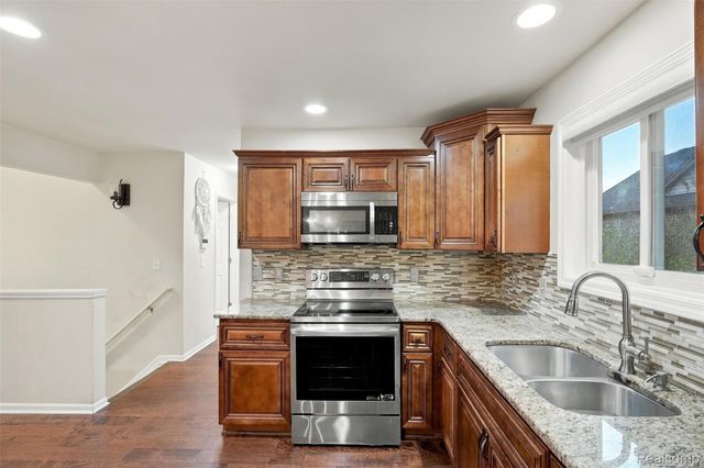 50576 Commons Drive, Macomb Township, MI 48042