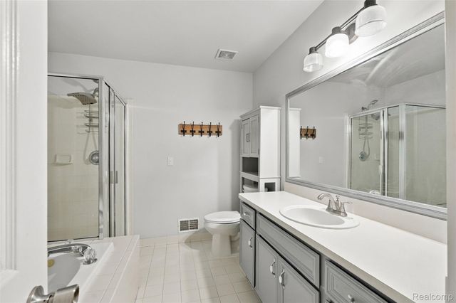 50576 Commons Drive, Macomb Township, MI 48042