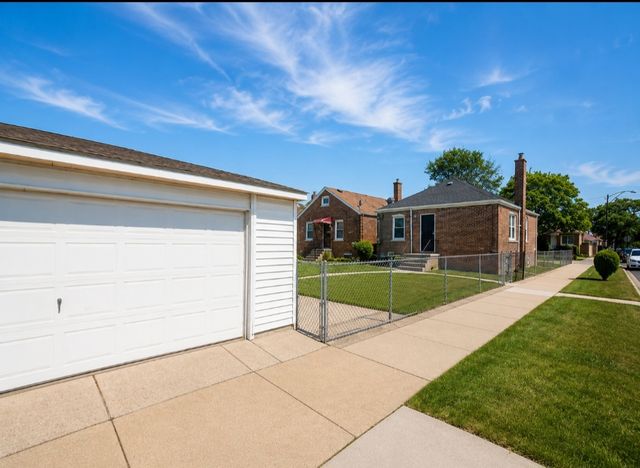 9801 S Drexel Avenue, Chicago, IL 60628