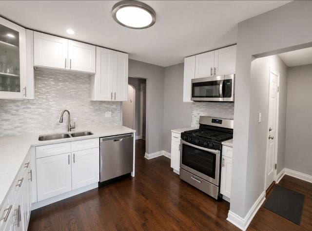 9801 S Drexel Avenue, Chicago, IL 60628