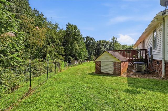 3028 Quaker Church Road, Pinnacle, NC 27043