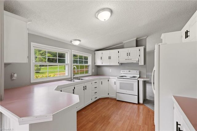 3028 Quaker Church Road, Pinnacle, NC 27043