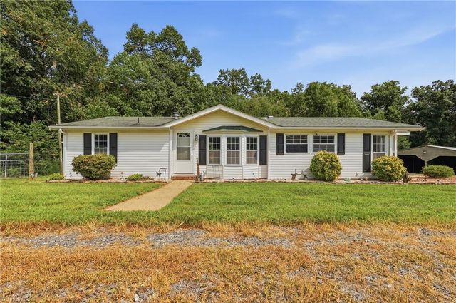 3028 Quaker Church Road, Pinnacle, NC 27043