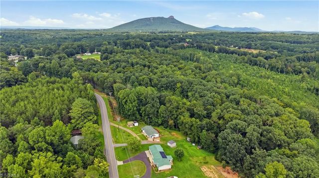 3028 Quaker Church Road, Pinnacle, NC 27043