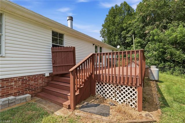 3028 Quaker Church Road, Pinnacle, NC 27043