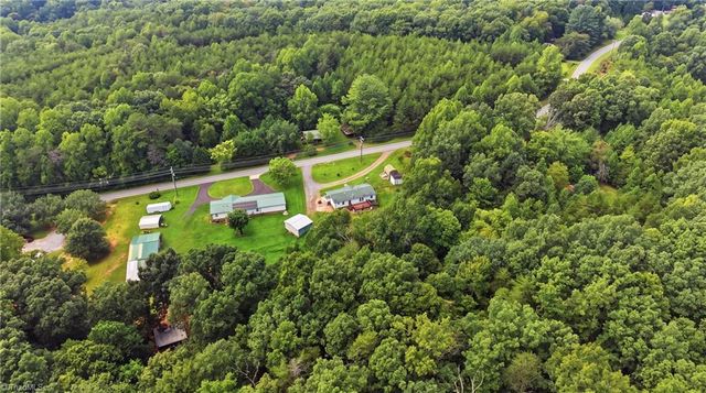 3028 Quaker Church Road, Pinnacle, NC 27043