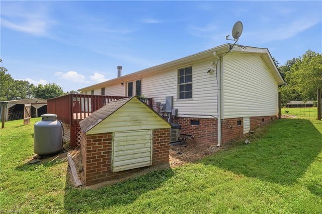 3028 Quaker Church Road, Pinnacle, NC 27043