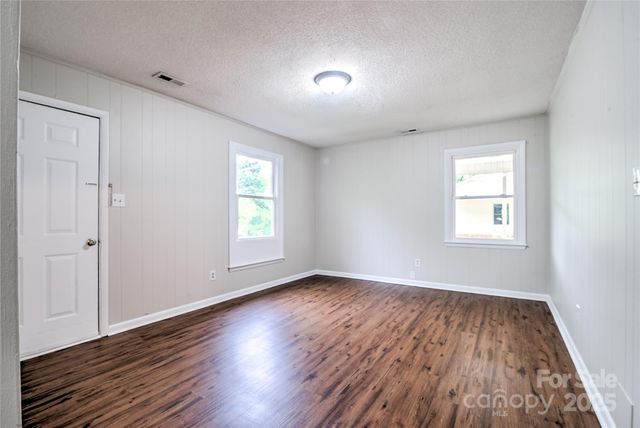 817 32nd Street Drive NE, Conover, NC 28613