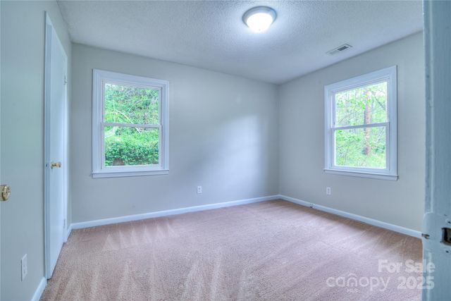 817 32nd Street Drive NE, Conover, NC 28613