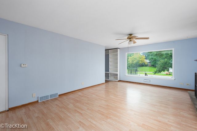 571 S Smith Boulevard, Aurora, IL 60505