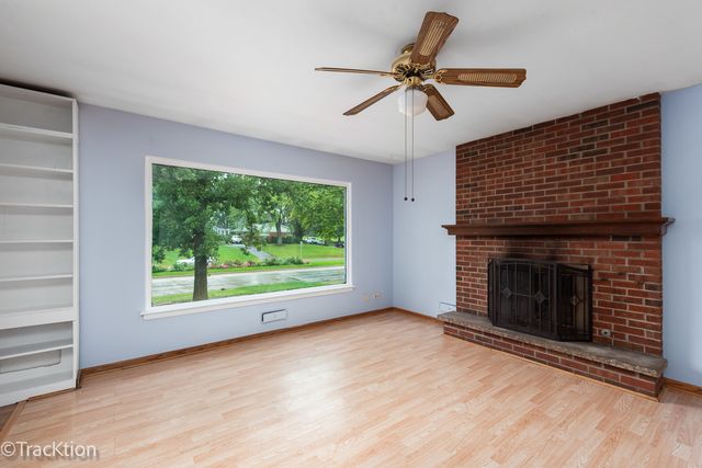 571 S Smith Boulevard, Aurora, IL 60505
