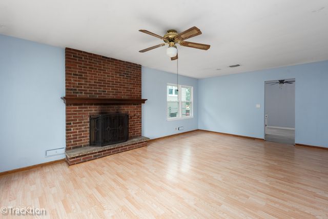 571 S Smith Boulevard, Aurora, IL 60505