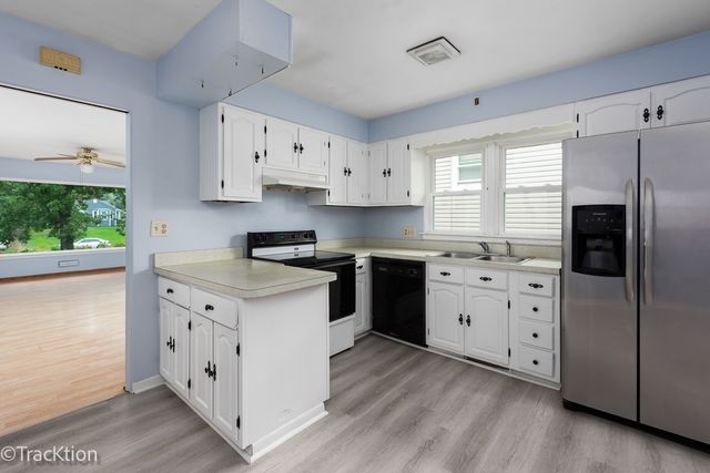 571 S Smith Boulevard, Aurora, IL 60505